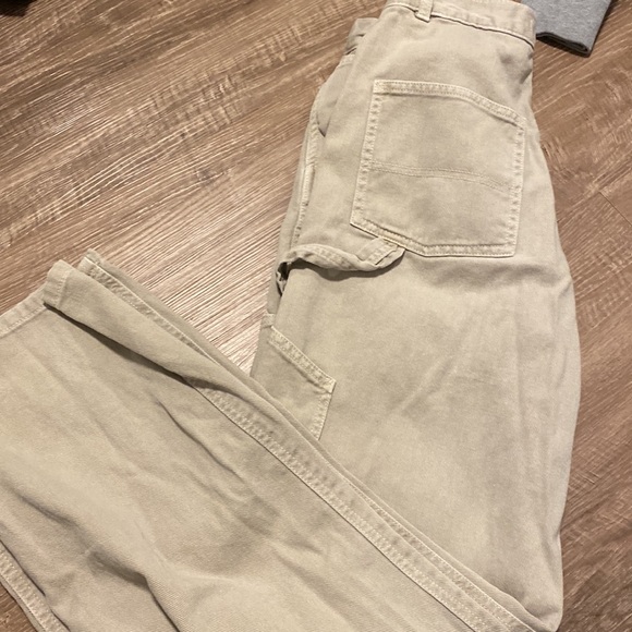beige cargo pants from garage no damage to them - Picture 3 of 3